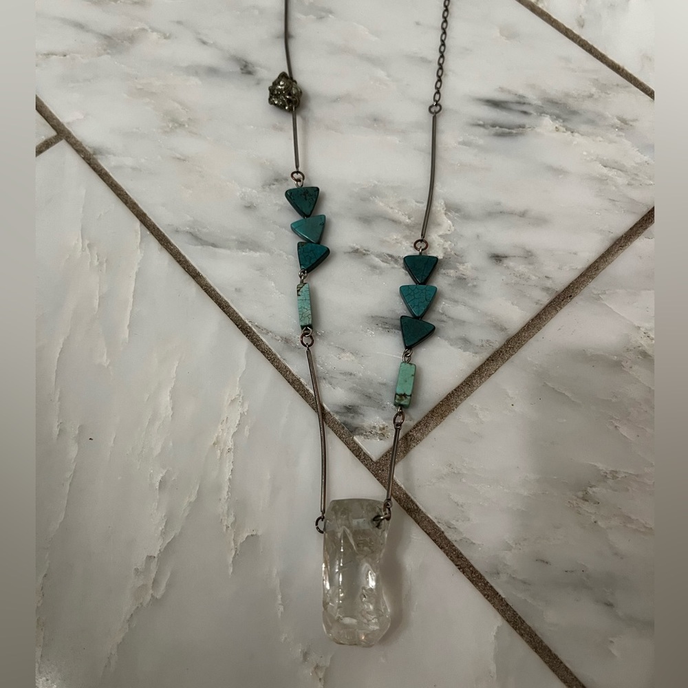 Super cute crystal and turquoise necklace